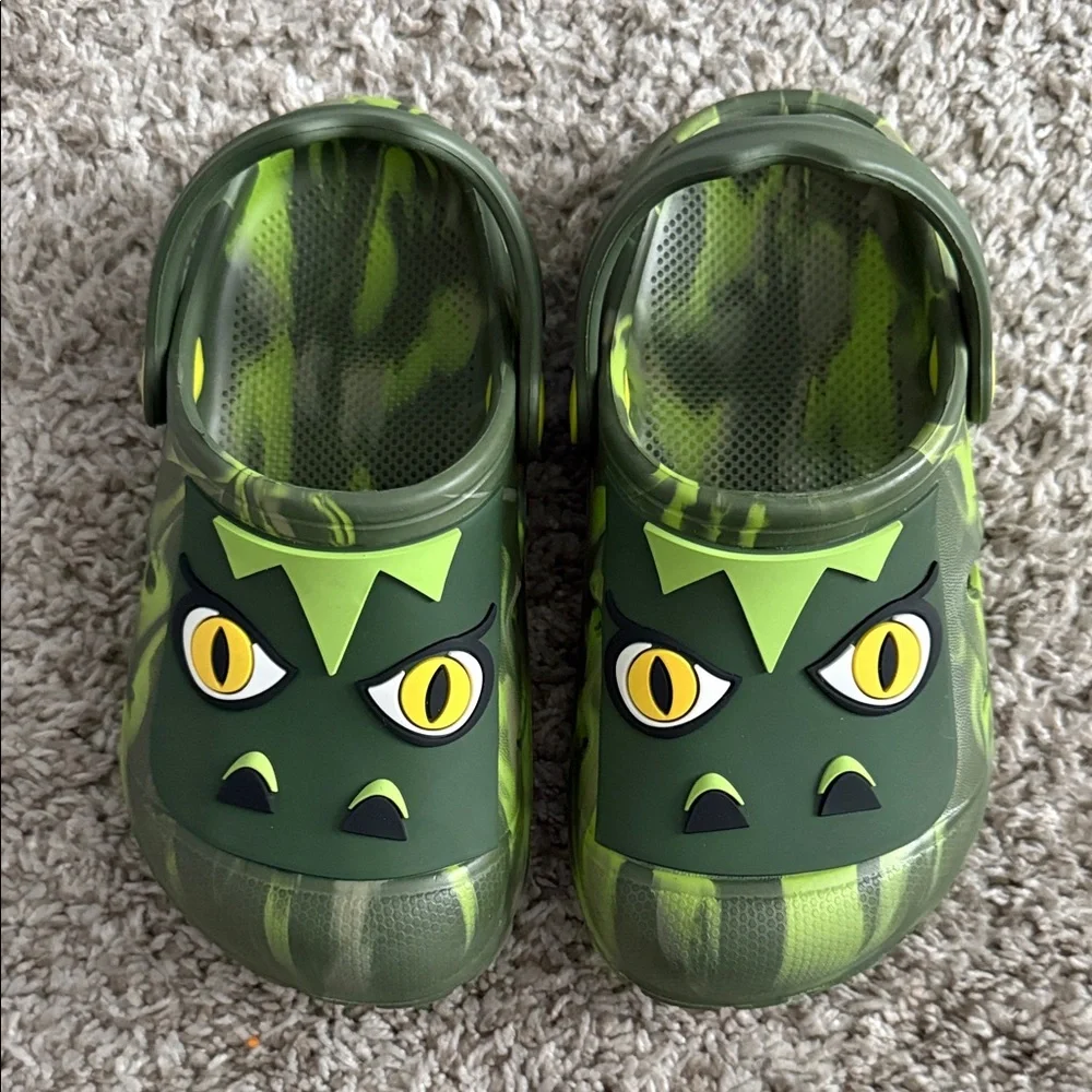 NWOT Members Mark Crocodile Green Lightweight Waterproof Clogs